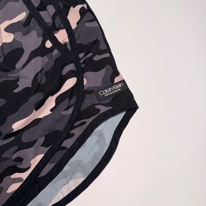 Calvin Klein Performance Camo Running Shorts — Women's Medium